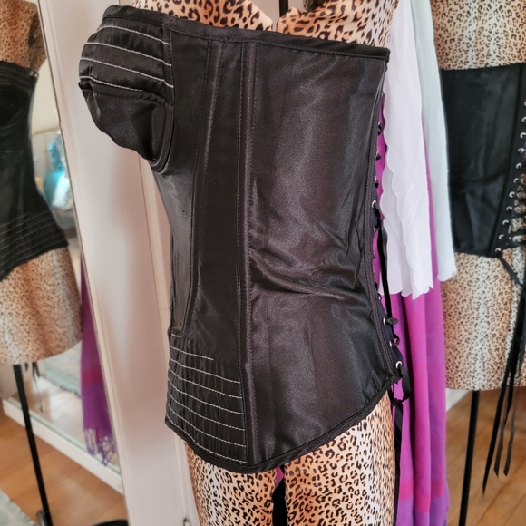 VINTAGE FREDERICK'S OF HOLLYWOOD BLACK SATIN CORSET - Picture 4 of 10